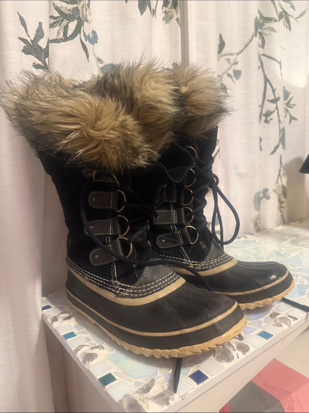 Sorel Black and Tan Faux-Fur Trim Winter Lace-Up Boots